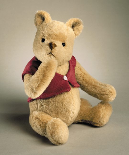 R. John Wright Winnie-the-Pooh Bear, picture taken at RJW studio in Vermont, photo: Wikipedia, Wizard80210