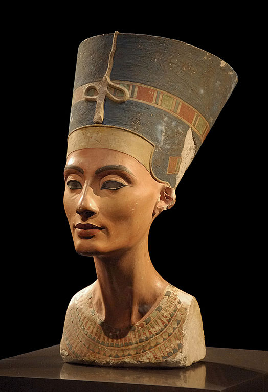 Picture of the Nefertiti bust in Neues Museum, Berlin.