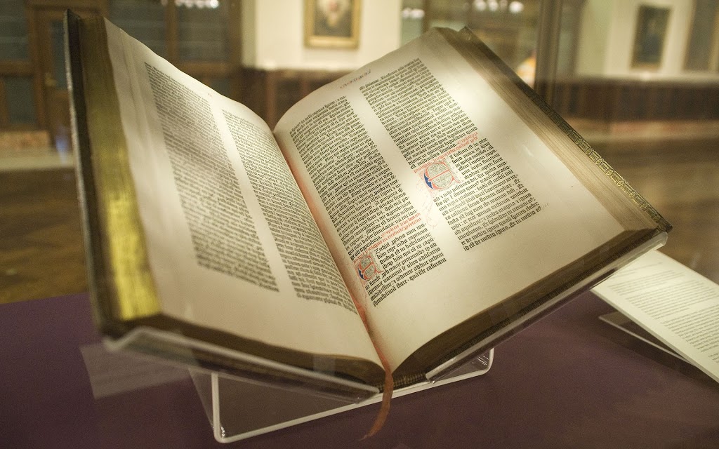 Gutenberg_Bible-_Lenox_Copy-_New_York_Public_Library-_2009._Pic_013 Gutenberg's famous Bible with 42 text lines per page (B42)