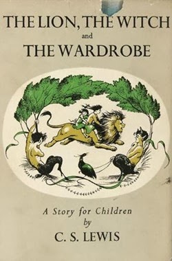 Book cover of the first edition of The Lion, the Witch and the Wardrobe