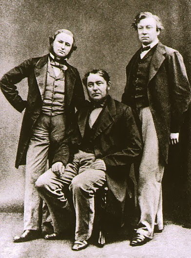 Kirchhoff (left), Bunsen (middle) Roscoe (right)