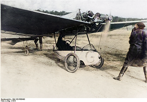 Hans Grade before takeoff, 1912