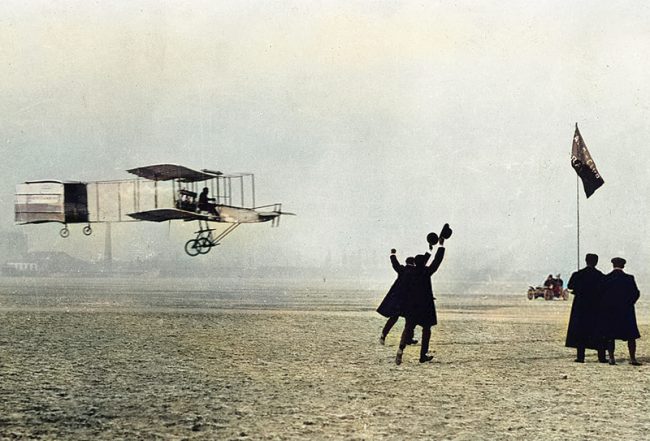 Henri Farman on 13 January 1908 in his Voisin biplane during the flight to the Grand Prix d’Aviation
