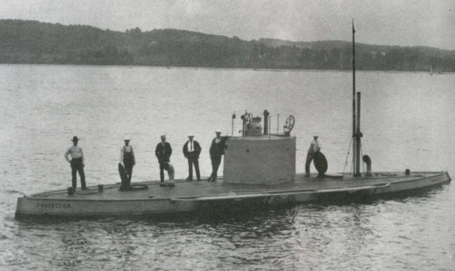 Russian Osetr class submarine. Photo taken before 1917. 