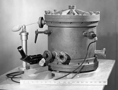 Millikan's original oil-drop apparatus, circa 1909–1910