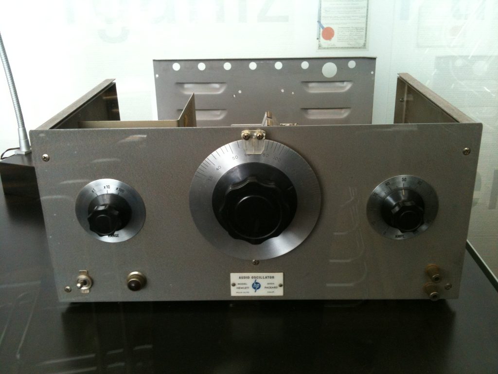 Hewlett-Packard HP200A audio oscillator