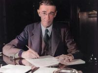 Vannevar Bush and his Vision of the Memex Memory Extender