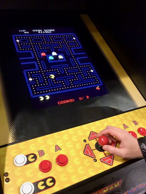 Pac-Man arcade machine, photo: Peter Handke, CC0, via Wikimedia Commons