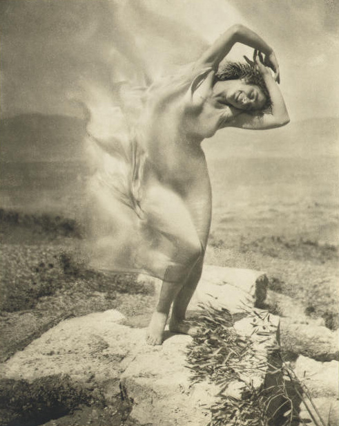 Edward Steichen, Thérèse Duncan on the Acropolis, 1921